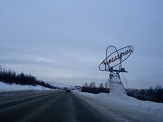 Пилон при въезде в город