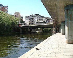 Klarabergsviaduktens östra ramp vid Klara sjö, juni 2007