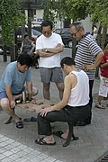 Scène de la vie quotidienne : partie de Xiangqi (Échecs chinois)