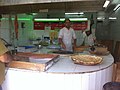 Toko roti ing Riyadh kanthi roti tradisional Afghanistan (Tamees)