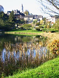 Le village et son église vus depuis la digue nord.