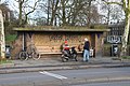 Tramhokje naast de brug (halte Ledig Erf). Omstreeks 1935 reed tramlijn 1 hier om de binnenstad en lijn 4 over de brug tot de Rijks Munt.