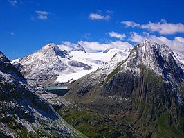 Uitzicht vanaf pashoogte op de Griessee