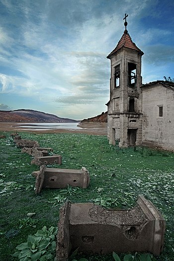 Църквата „Свети Никола Летни“ в Маврово