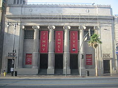 Au no 6840 : El Capitan Theater (1922), architecte John C. Austin (en).