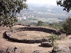 Casa grande comunitaria na citânia de Briteiros.