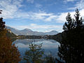 Blick von der Insel auf Bled und zur Burg