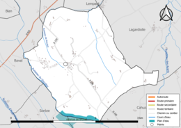 Carte en couleur présentant le réseau hydrographique de la commune