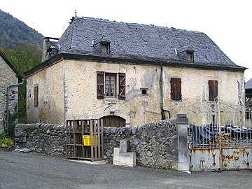 Une maison du village de Castet.