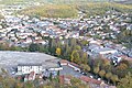 Au premier plan à gauche, la grande esplanade du foirail où se trouvait jusqu'en 2016 l'ancienne usine dite « Mirabeau », propriété d'André Roudière.