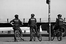 Policiers à Potsdam (Allemagne).