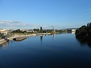 Het kanaal Brussel-Schelde ten zuiden van de Europabrug, met de (voormalige) brownfields aan de linkerkant en Drie Fonteinen aan de rechterkant