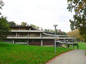 L'Université de Lausanne.