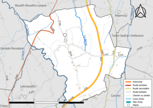 Carte en couleur présentant le réseau hydrographique de la commune