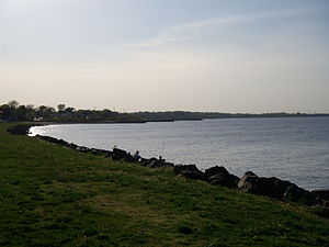 The Raritan Bayshore at Laurence Harbor in Old Bridge, New Jersey, looking westward along Raritan Bay towards the adjacent Middlesex County city of South Amboy