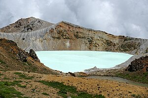 草津白根山の湯釜、群馬県吾妻郡草津町